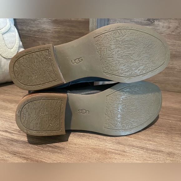 Ugg Women’s Black Leather Lace up Bow tie boots size 8 - Picture 2 of 4